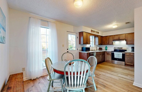 Surf Side Shores Casa | Cozy home with sunroom, WIFI, washer & dryer, & near the beach