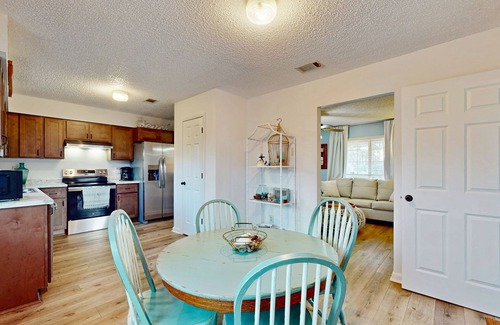 Surf Side Shores Casa | Cozy home with sunroom, WIFI, washer & dryer, & near the beach