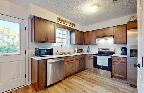 Surf Side Shores Casa | Cozy home with sunroom, WIFI, washer & dryer, & near the beach