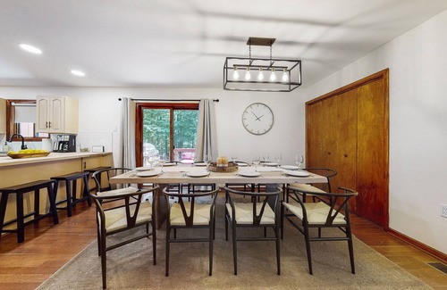 East Stroudsburg Casa | Cozy Home with Theater Room and Hot Tub