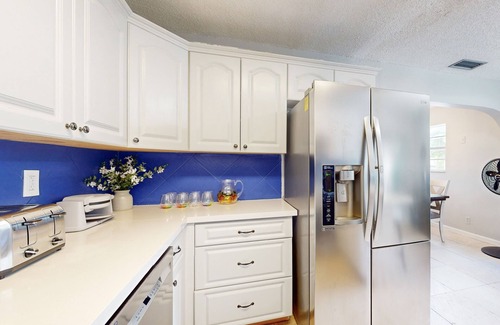 Southwest Casa | Cozy home with enclosed backyard, fire pit, central AC, wifi