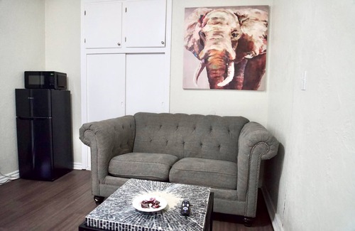 Central Oklahoma City Apartamento | Cozy Home- Zoos Museums Fun Step From Your Door
