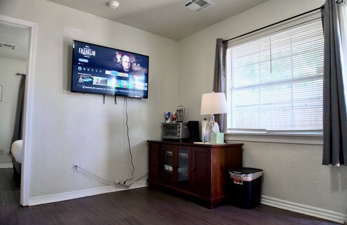 Central Oklahoma City Apartamento | Cozy Home- Zoos Museums Fun Step From Your Door