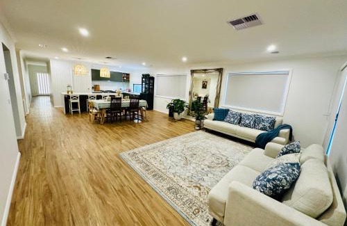 Delacombe Casa | Cozy Homez Ballarat - Home stay