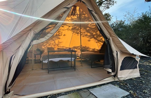 Llanfairpwllgwyngyll Cabina | Cozy Hot Tent with Log Burner & Hot Tub Right Tent