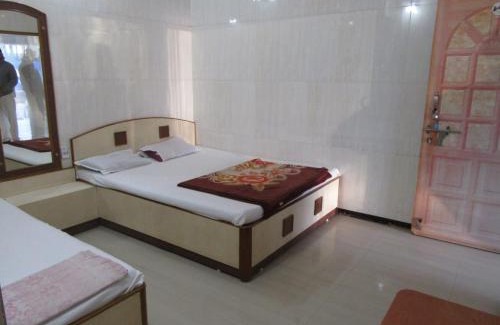 Dwarka Casa | Cozy Hotel Gayatri Guest House