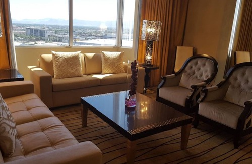 Las Vegas Apartamento | Cozy hotel suite in brilliant Las Vegas with spectacular views and luxury living