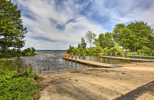 Houghton Lake Casa | Cozy Houghton Lake Vacation Rental with Fireplace!