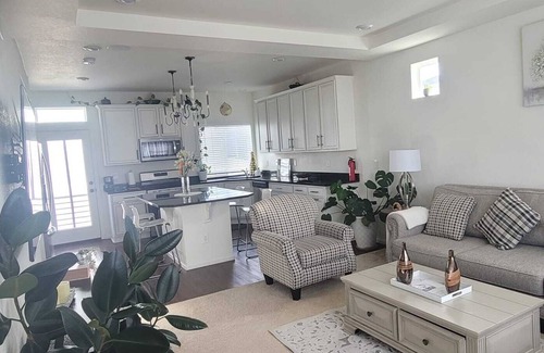 Green Valley Ranch Casa | Cozy house 10 minutes from DIA 5 Minutes from restaurant and Stores.