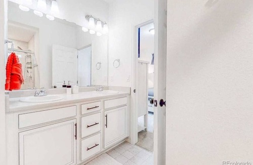 Green Valley Ranch Casa | Cozy house 10 minutes from DIA 5 Minutes from restaurant and Stores.