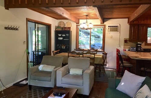 Bushkill Casa | Cozy house 15 mins to Shawnee Ski Mountain.