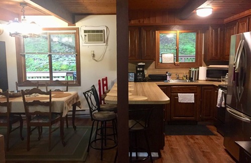 Bushkill Casa | Cozy house 15 mins to Shawnee Ski Mountain.