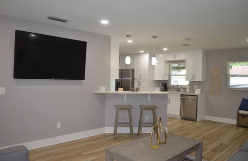 Citrus Park Casa | Cozy House 2Bedroom/2Bath Tampa Bay Home away home centrally located