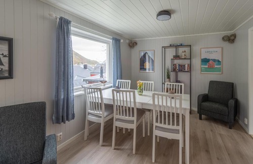 Reine Casa | Cozy House By The Fjord In The Heart Of Lofoten