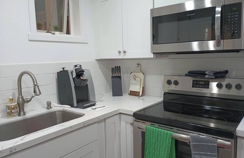 Lake City Casa | Cozy house close to Lake Washington with AC and a front and back yard