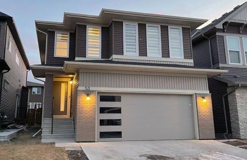 Calgary Casa | Cozy House - close to the mountains