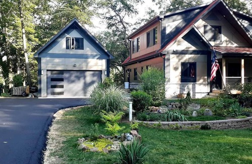 Wisconsin Dells Casa | Cozy house close to Wisconsin Dells in quiet neighborhood.