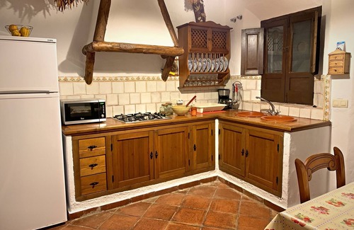 Zahara de la Sierra Cabaña | Cozy House in Zahara de la Sierra, Cádiz: Fireplace and Castle Views