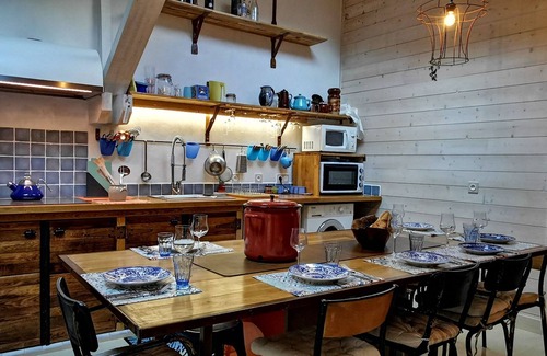 Lempdes-sur-Allagnon Cabaña | Casa acogedora con patio privado en el corazón de Auvernia