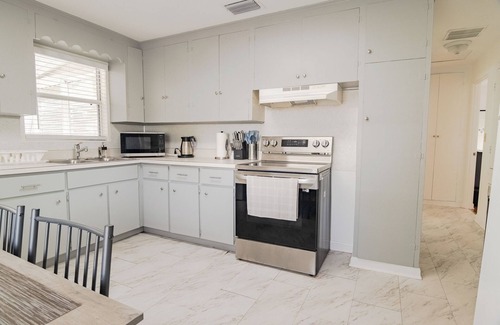 Orlando Casa | Cozy House in Orlando w Large Yard 20m to Downtown