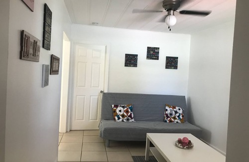 Pompano Beach Casa | Acogedora casa en Pompano. 4 millas de la playa.