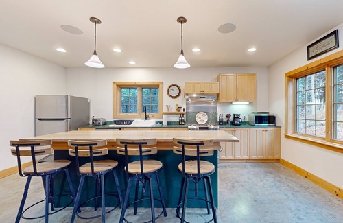 Moretown Casa | Cozy house in the woods, riverfront, trail, fireplace, wifi, w/d, bbq, balcony