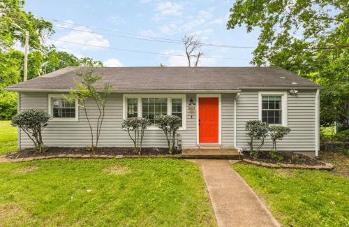 Shelby Hills Casa | Cozy House in Trendy East Nashville with a Patio and Grill