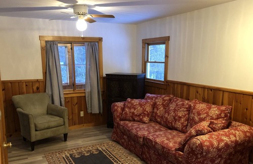 Barton Casa | Cozy house less than a mile to North Beach at Lake Willoughby!