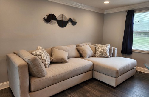Clinton Casa | Cozy house located 20 minutes from National Harbor, MGM, Old Town Alex.Va