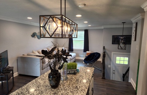 Clinton Casa | Cozy house located 20 minutes from National Harbor, MGM, Old Town Alex.Va