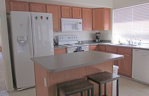 Goodyear Casa | Cozy house near I-10, pool heater, hot tub, BBQ