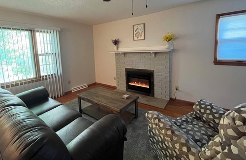 Cedar Falls Casa | Cozy house near restaurants, stores, and bike trails