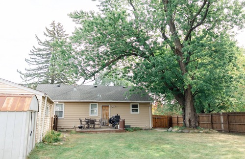 East Bloomington Casa | cozy house, next to Mall of America. free Wi-Fi