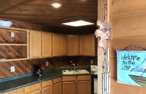 Maplewood Casa | Cozy house on Okauchee Lake!