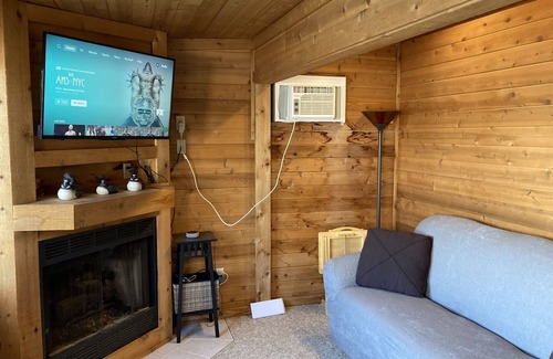 Maplewood Casa | Cozy house on Okauchee Lake!