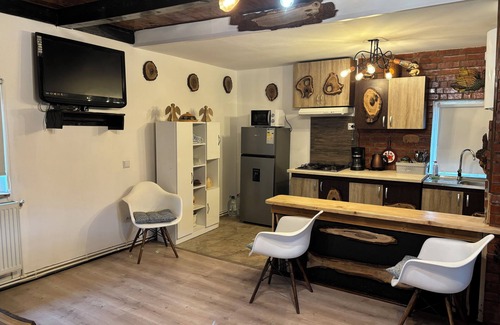 Piatra Fantanele Casa | Cozy house. Pet-Friendly! Family-sized condo with game room & deck