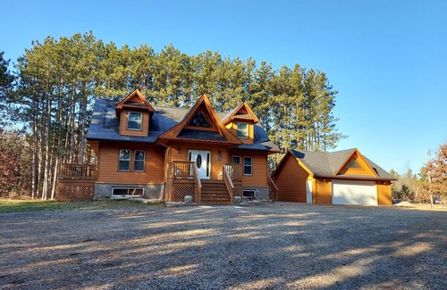 Necedah Casa | Cozy House