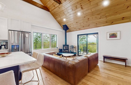 Mount Holly Casa | Cozy house w/ mountain views, hot tub, woodstove, balcony, bbq, central a/c