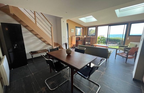 Fermanville Cabaña | Casa acogedora con jardín y acceso directo al mar