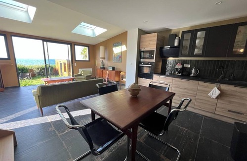 Fermanville Cabaña | Casa acogedora con jardín y acceso directo al mar