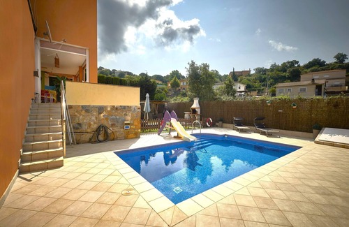Vidreres Chalet De Esquí | Acogedora casa con piscina