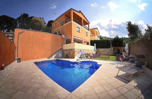 Vidreres Chalet De Esquí | Acogedora casa con piscina