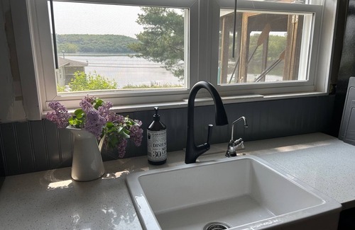 Copake Lake Cabaña | Cozy Hudson Valley Lake Cottage :4 Kayaks + a Canoe, 400 acre Lake