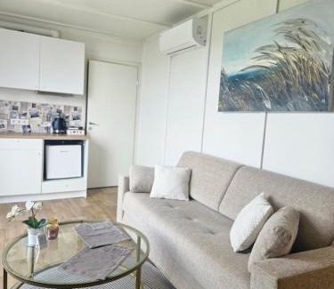 Sendvario seniunija Casa | Cozy Hut with the included Hot Tub-Prime Rentals