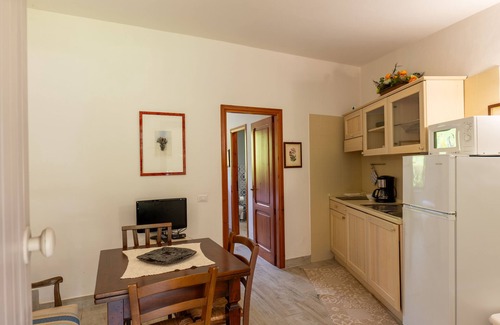 San Giovanni Valdarno Apartamento | Cozy, Ideal for a Couple in Tuscan country with wifi and pool