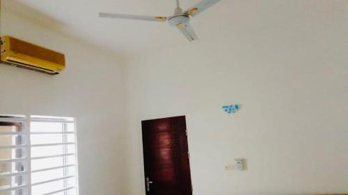Abomey-Calavi Apartamento | Cozy II Studio with AC and kitchen
