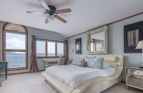 Malta Casa | Cozy, immaculate, lake front property. Only a few minutes to Saratoga Springs!
