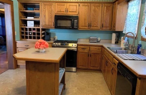 Cushing Casa | -Cozy in Cushing - 3BR/1Ba near hospital and tanks