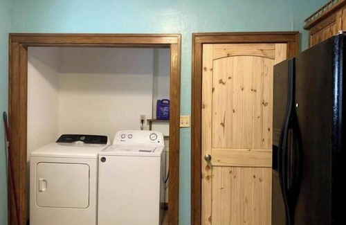 Cushing Casa | -Cozy in Cushing - 3BR/1Ba near hospital and tanks