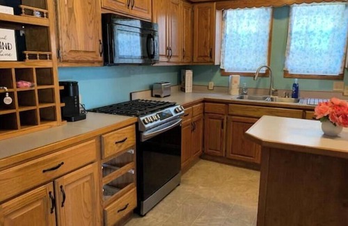 Cushing Casa | -Cozy in Cushing - 3BR/1Ba near hospital and tanks